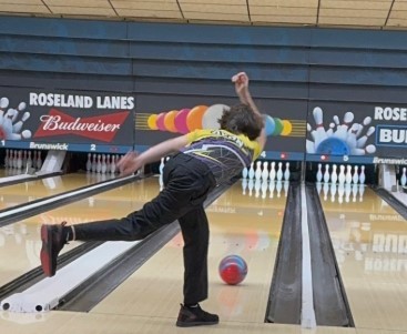 Boys bowling is now 9-5 after teams split with Midview