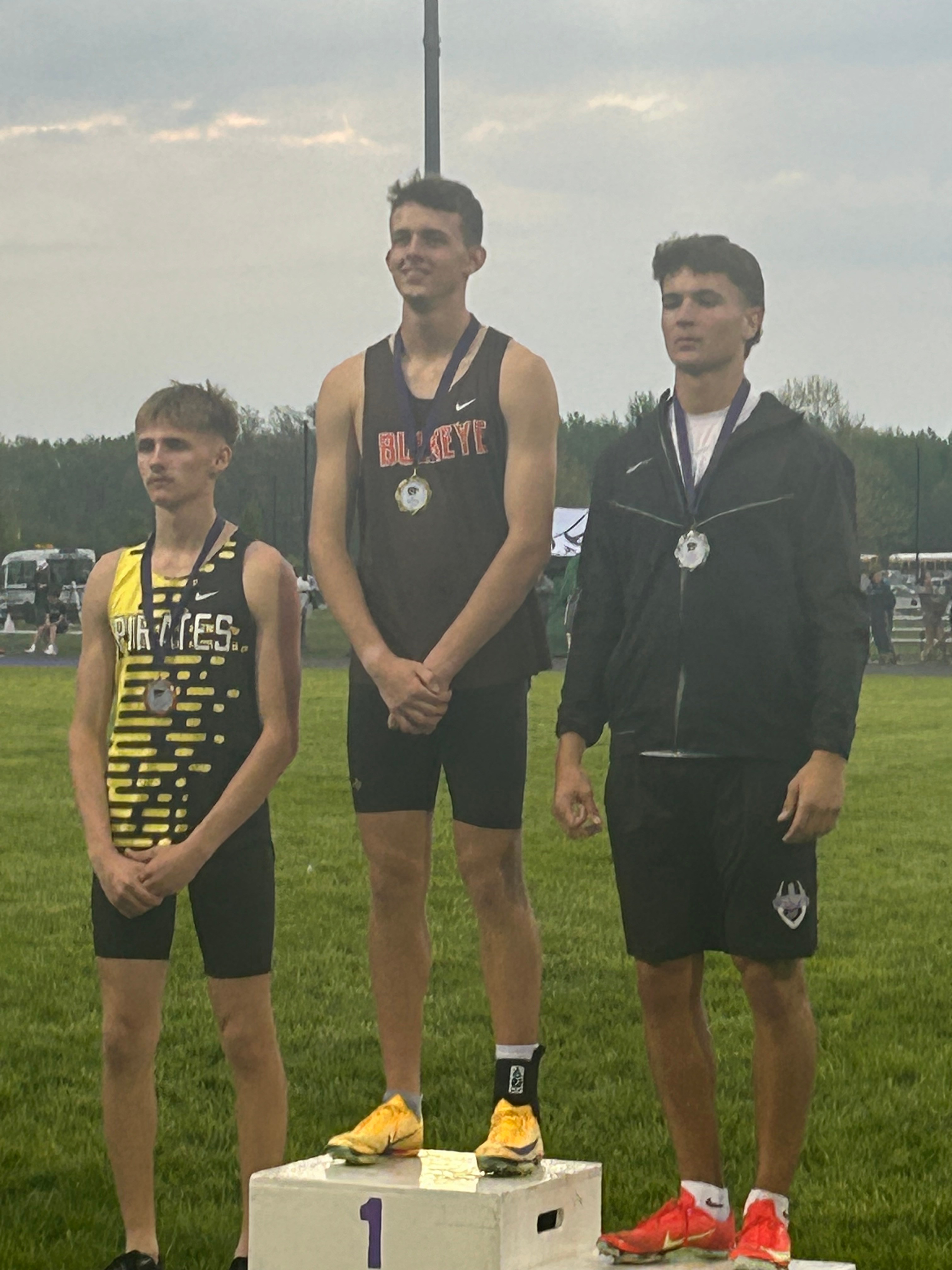 Brady Salazar takes 1st in the 400 on Friday night at Keystone.