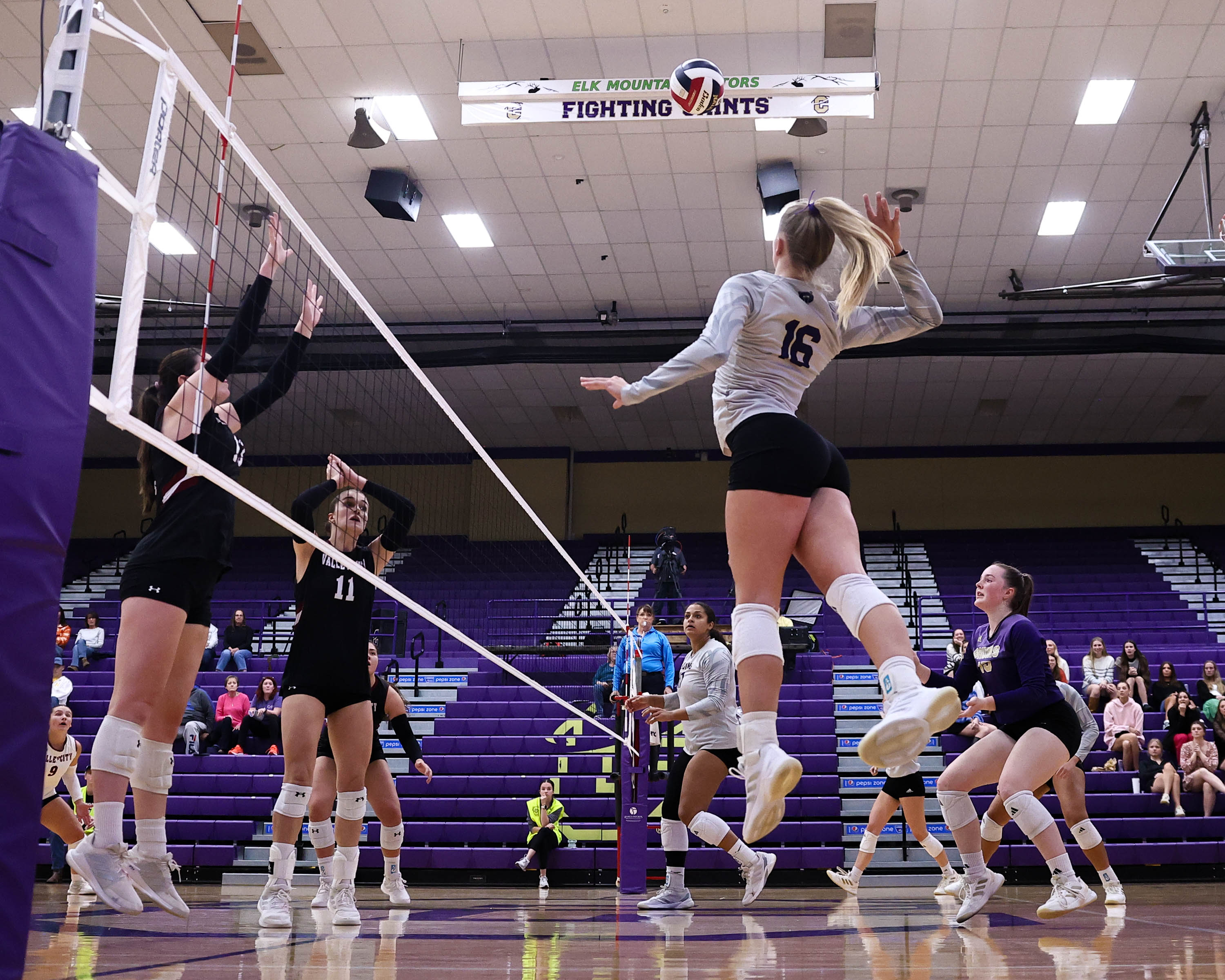 No. 2 seed Bellevue (Neb.) sweeps No. 7 seed Valley City State (N.D.) in Frontier Conference Quarterfinal