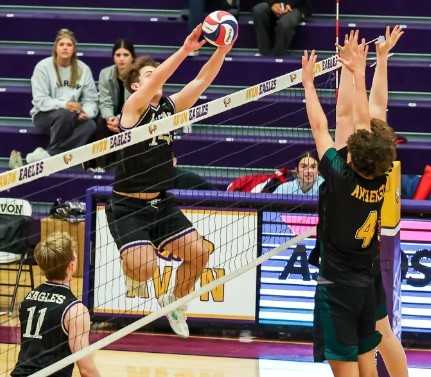 Volleyball team moves to 3-0 with sweep of Amherst