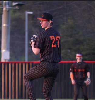 St. Charles East rallies past Barrington 4-2 behind fourth-inning surge