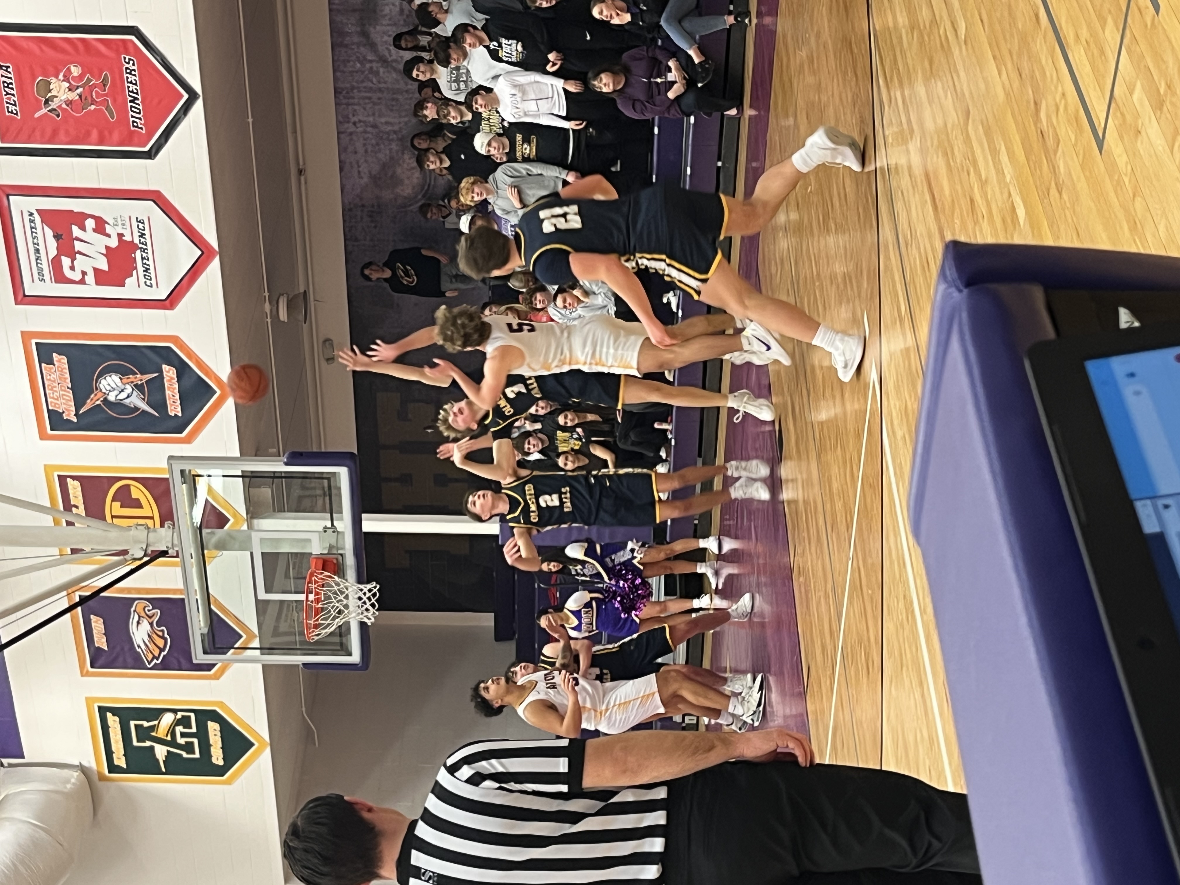 Avon Eagles Soar to Victory Over Olmsted Falls Bulldogs in Basketball Showdown