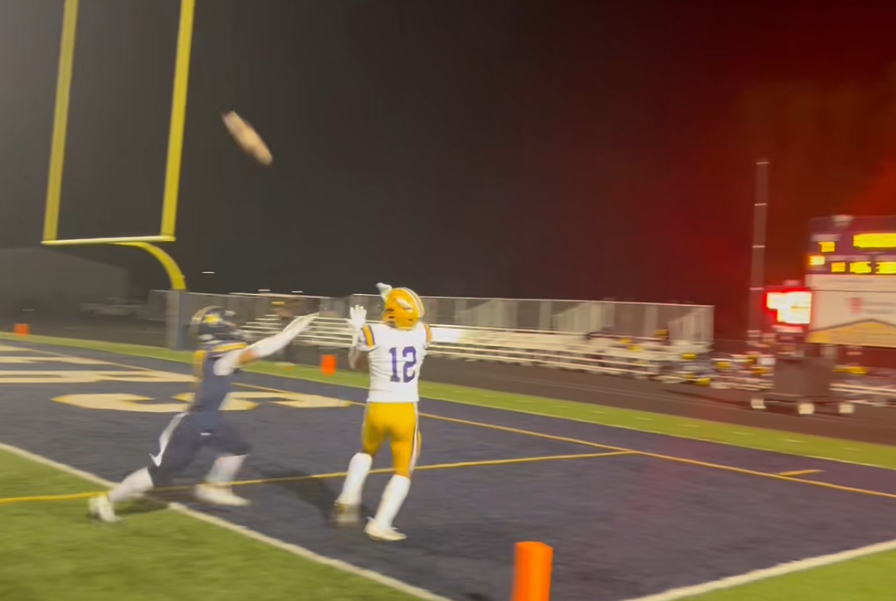 Eagles explode for three TDs in three minutes, roll past North Ridgeville